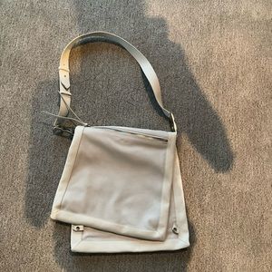 Rag & Bone Olympus Leather crossbody bag. Never worn
11"W x 8"H x 1.75"D